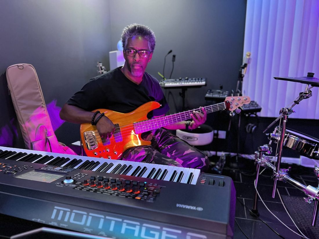 Late session &mdash; bass & keys