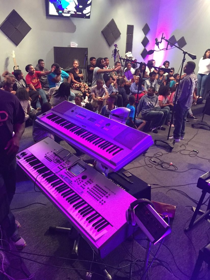 Studio night &mdash; full house