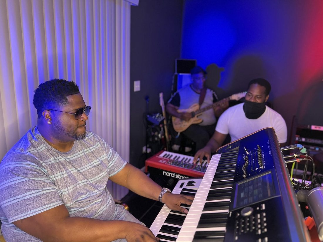 Session night - three deep in the groove