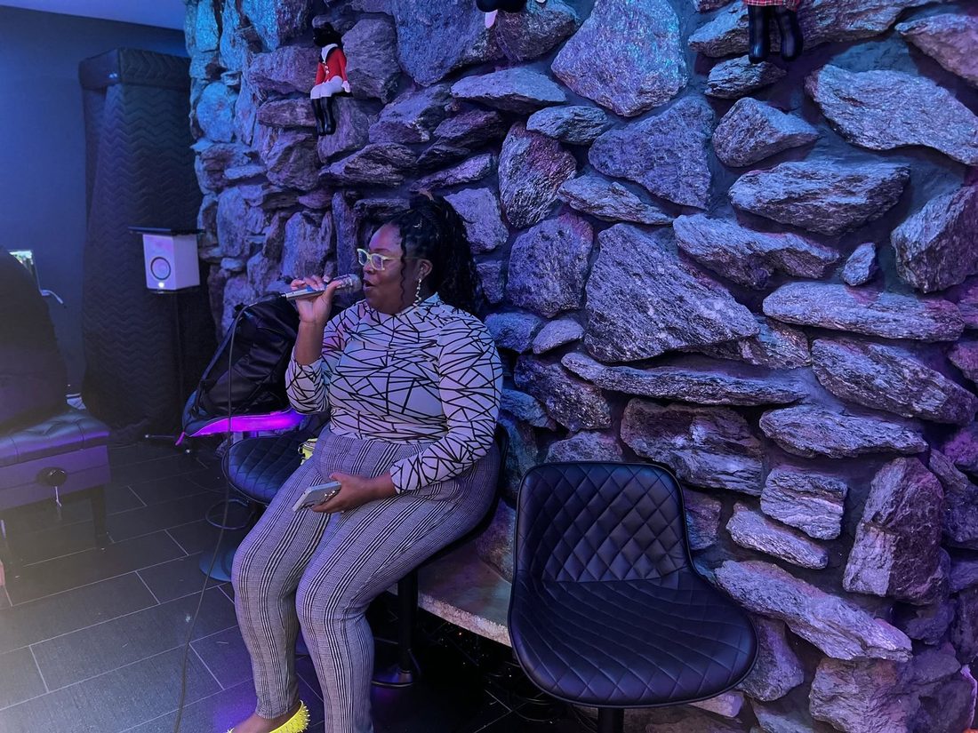 Stone-wall sessions - a voice finds its mic